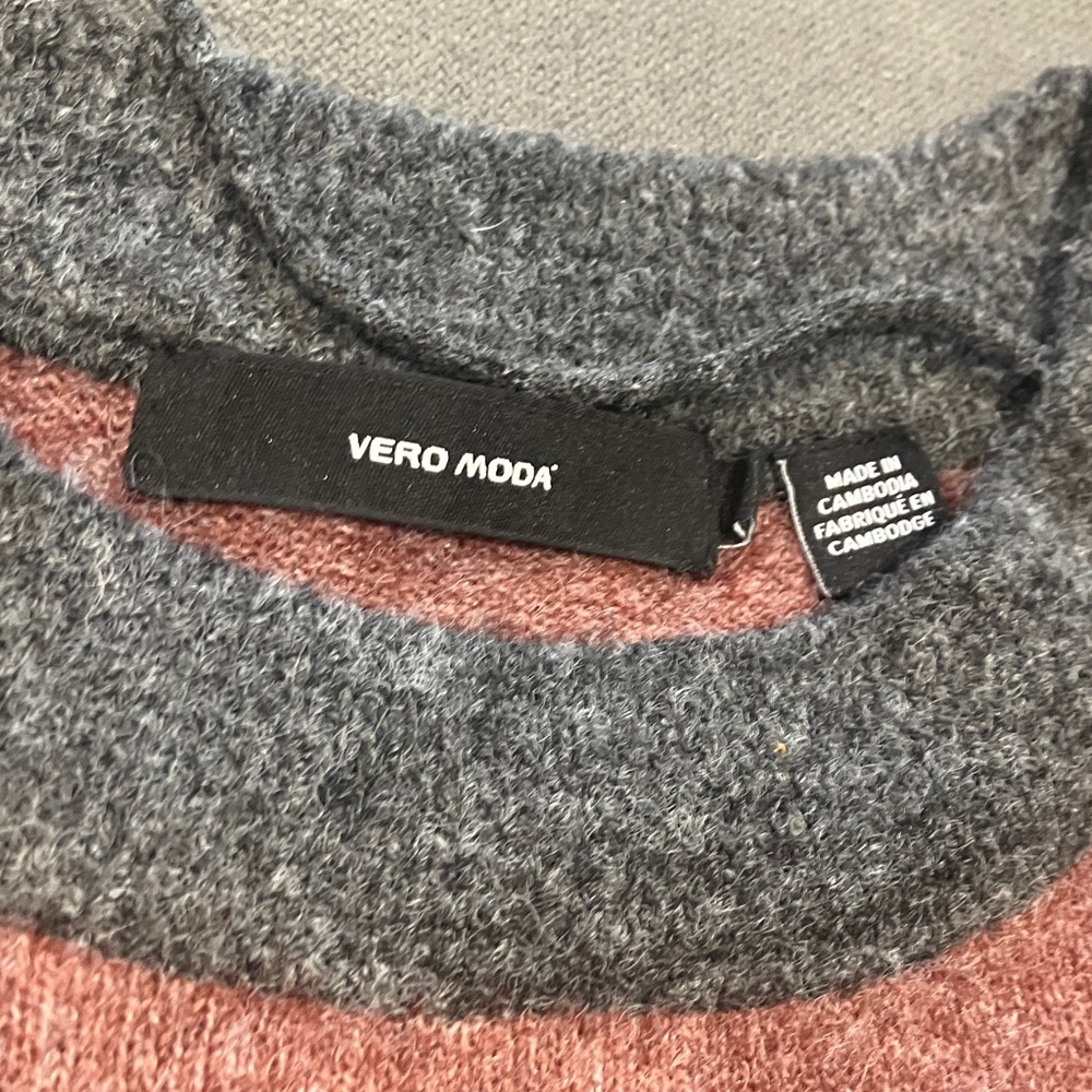Last Chance! Vero Moda Women's Striped Sweater in Red, Gray, and Cream - Picture 4 of 7